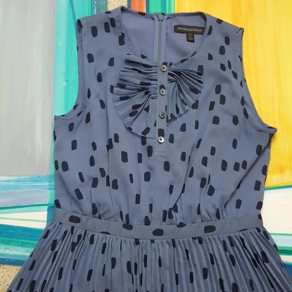 Petite Banana Republic Pleated Dress - Picture 2 of 4